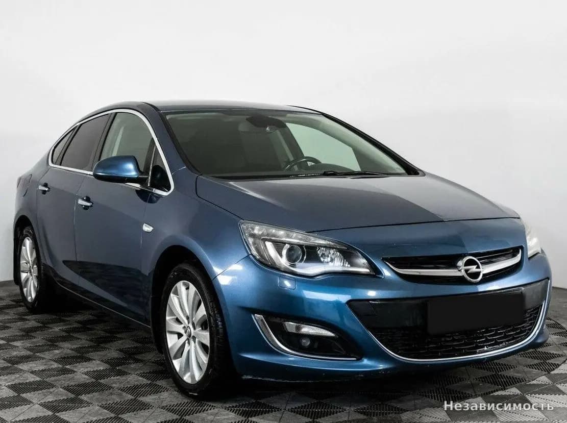 Opel Astra 2012 с пробегом — фото 3