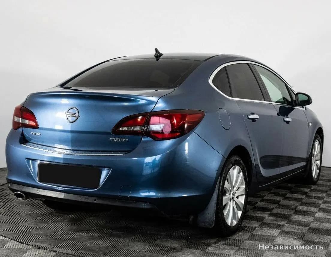 Opel Astra 2012 с пробегом — фото 4