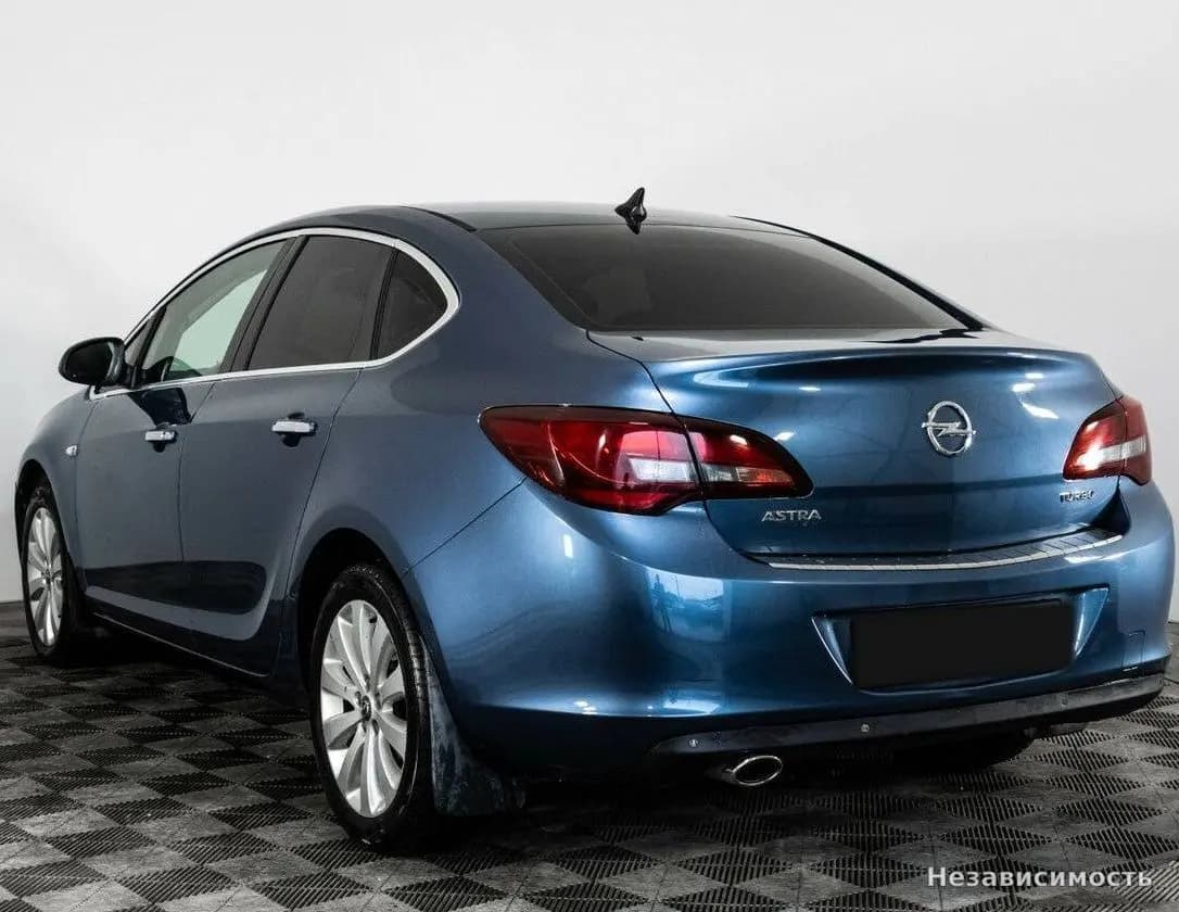 Opel Astra 2012 с пробегом — фото 6