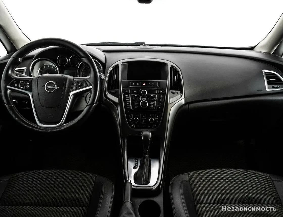 Opel Astra 2012 с пробегом — фото 8