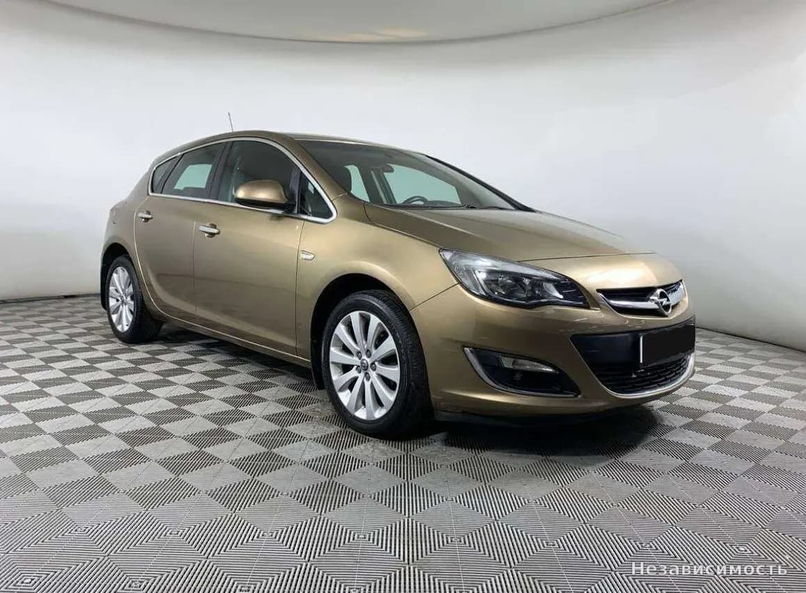 Opel Astra 2012 с пробегом — фото 3