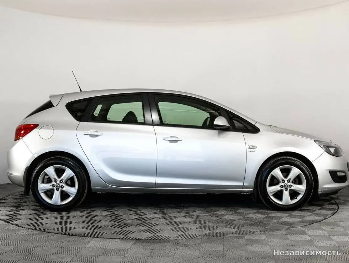 Opel Astra 2013 с пробегом — фото 4