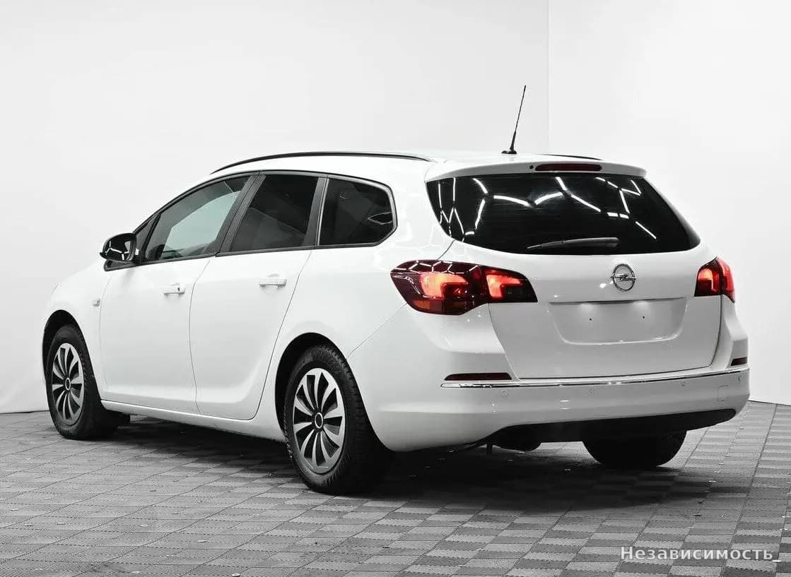 Opel Astra 2012 с пробегом — фото 3