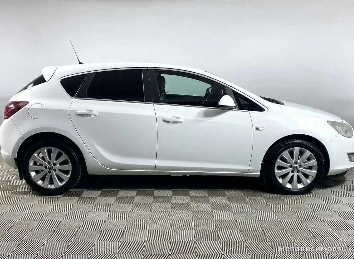 Opel Astra 2012 с пробегом — фото 4