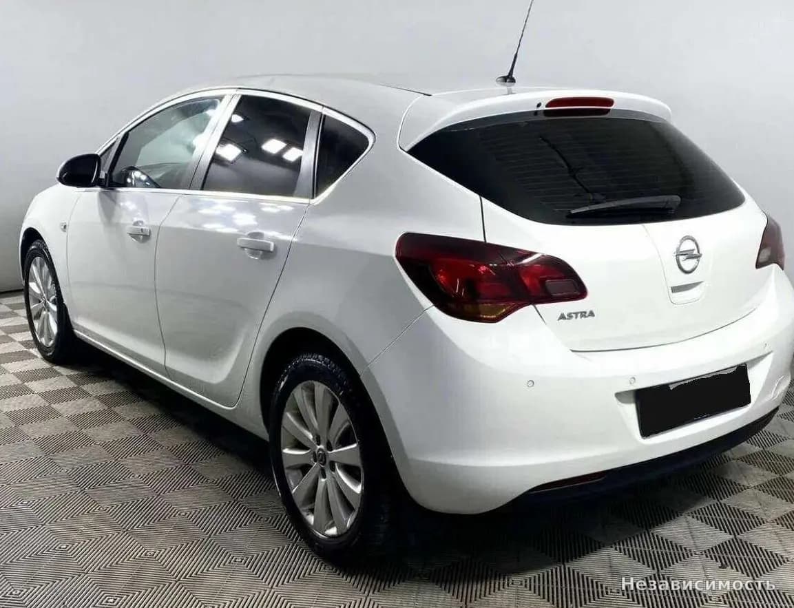 Opel Astra 2012 с пробегом — фото 6
