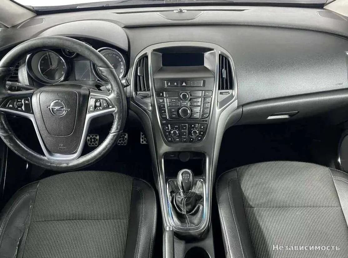 Opel Astra 2012 с пробегом — фото 10