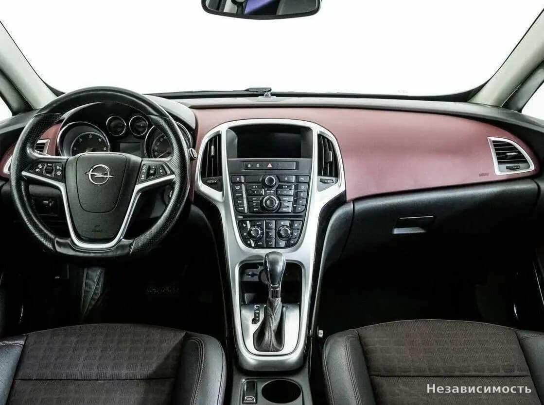 Opel Astra 2013 с пробегом — фото 10