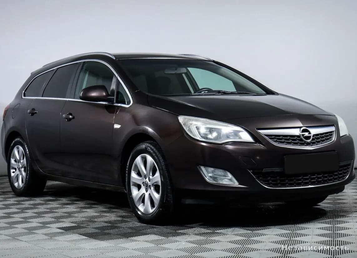 Opel Astra 2012 с пробегом — фото 3