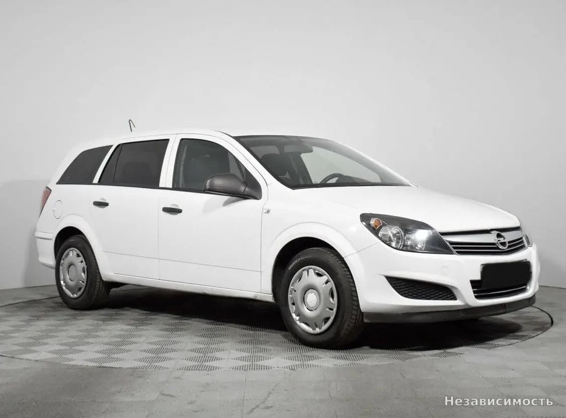 Opel Astra 2013 с пробегом — фото 3