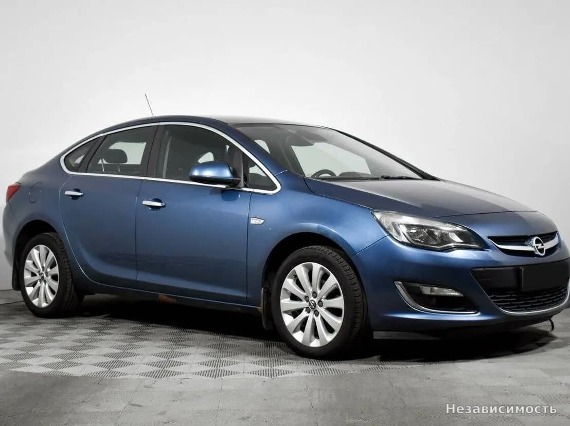 Opel Astra 2013 с пробегом — фото 3