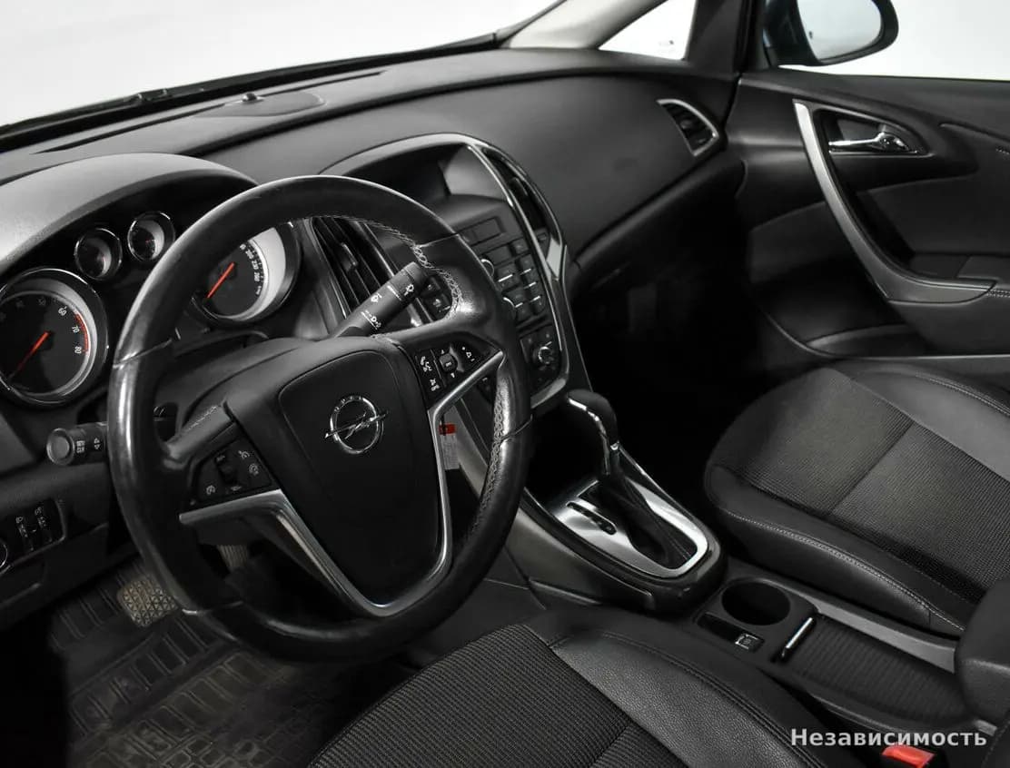 Opel Astra 2013 с пробегом — фото 7