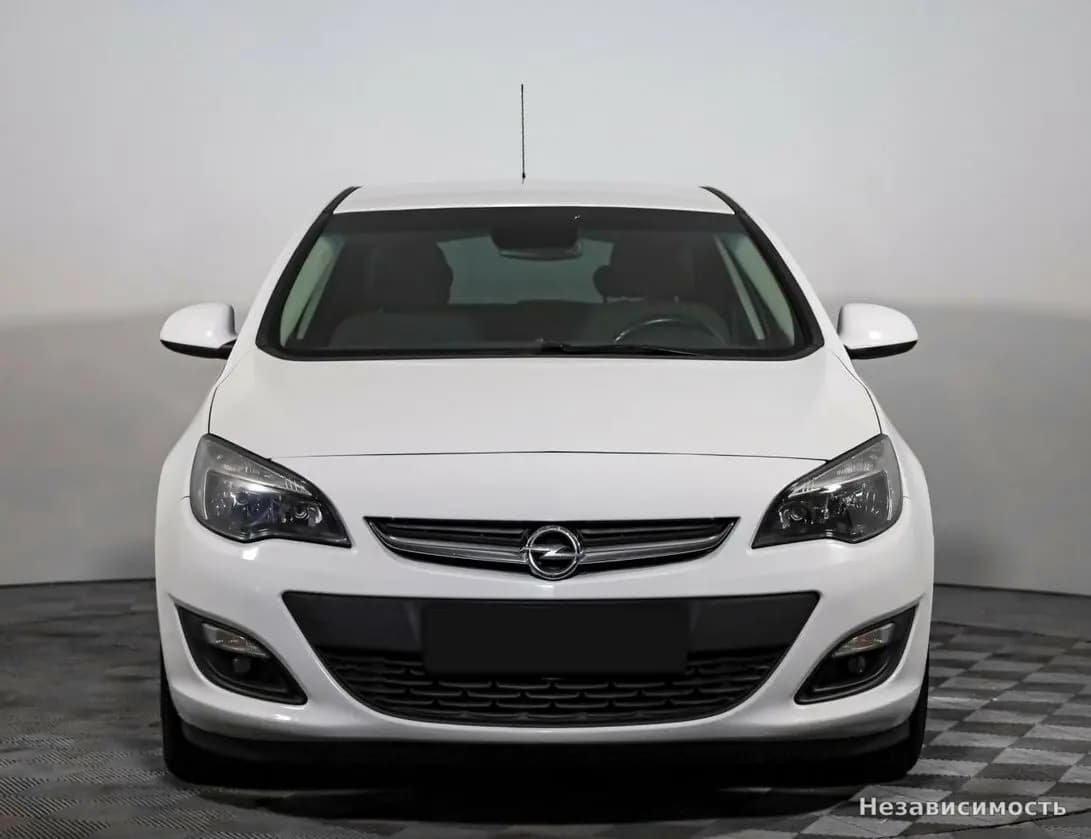 Opel Astra 2014 с пробегом — фото 2