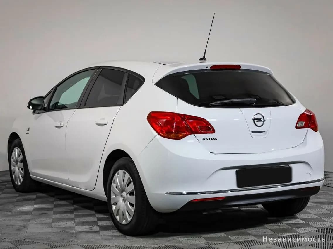 Opel Astra 2014 с пробегом — фото 6