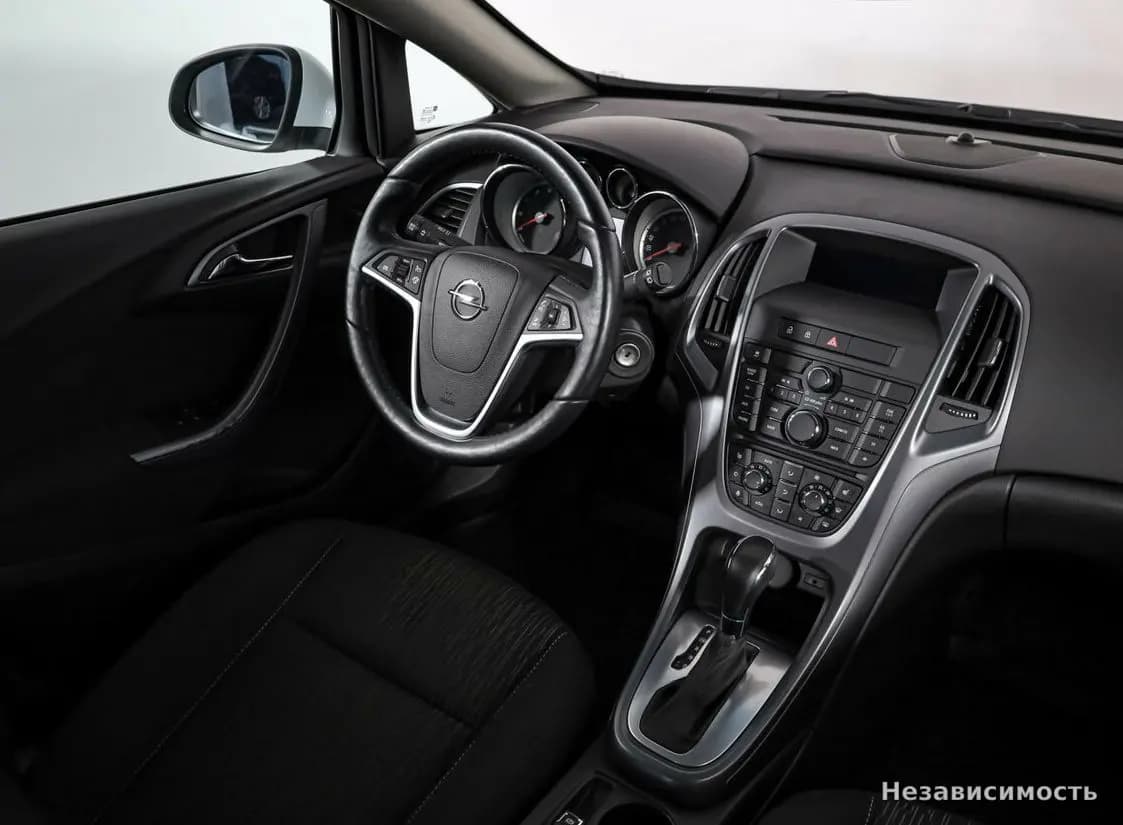 Opel Astra 2014 с пробегом — фото 7