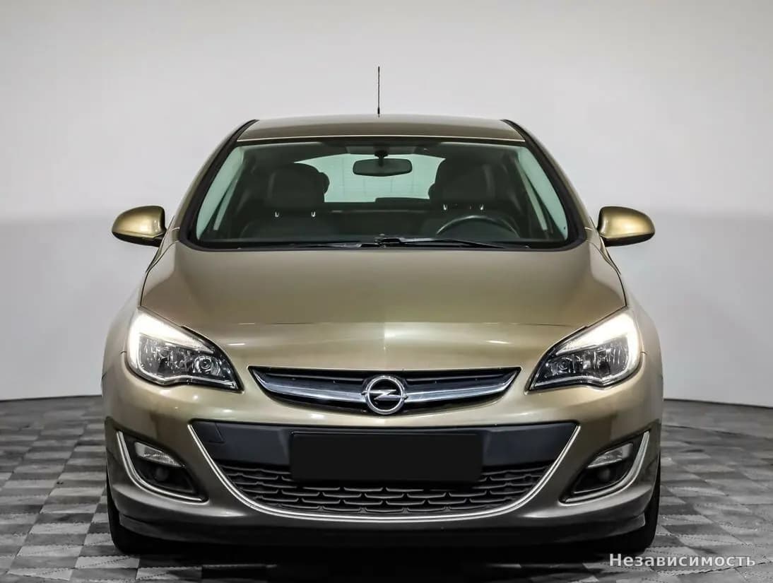 Opel Astra 2012 с пробегом — фото 2