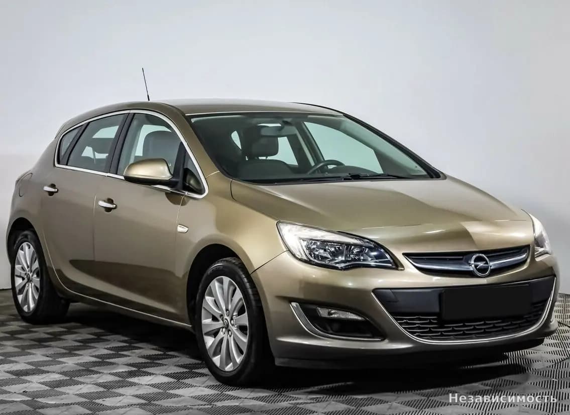 Opel Astra 2012 с пробегом — фото 3