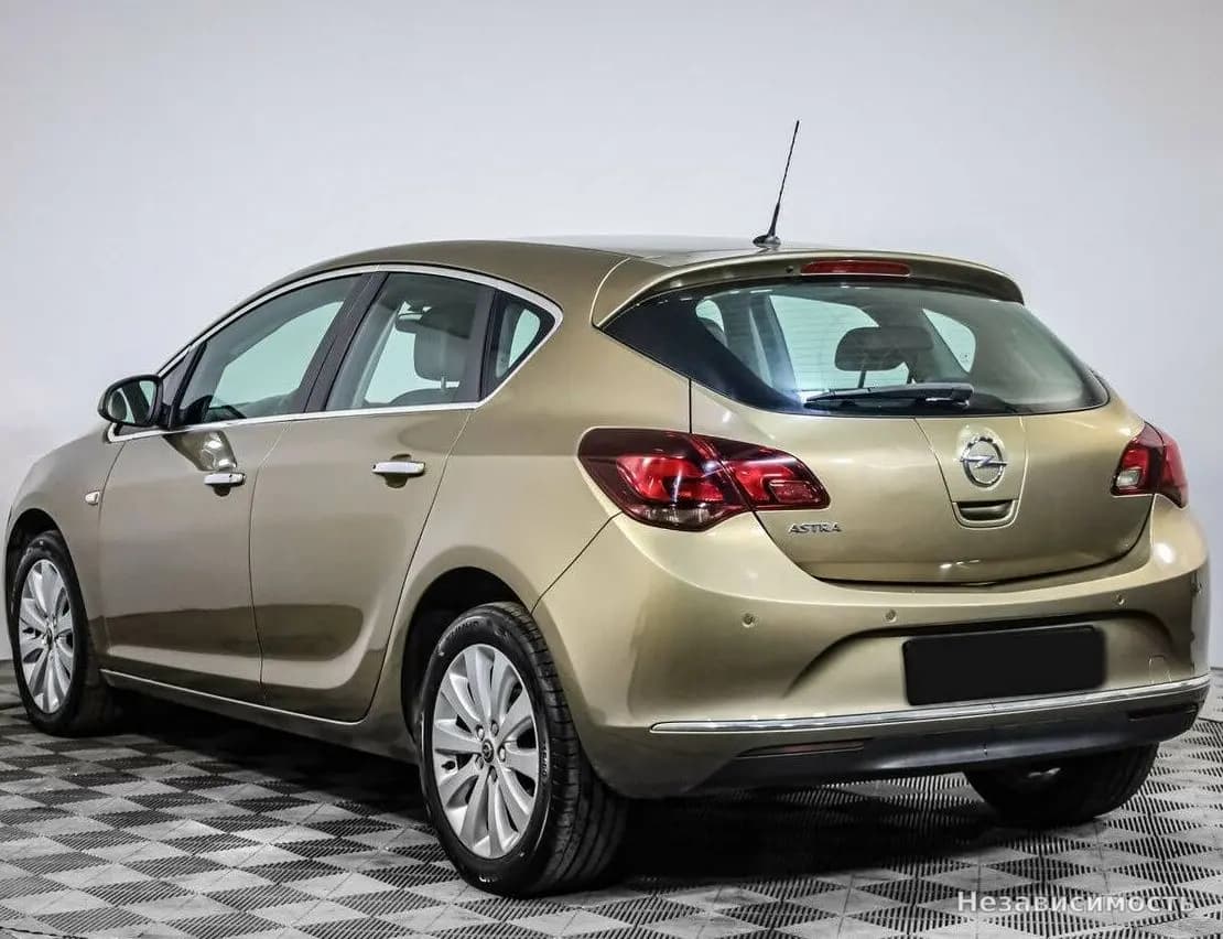 Opel Astra 2012 с пробегом — фото 6
