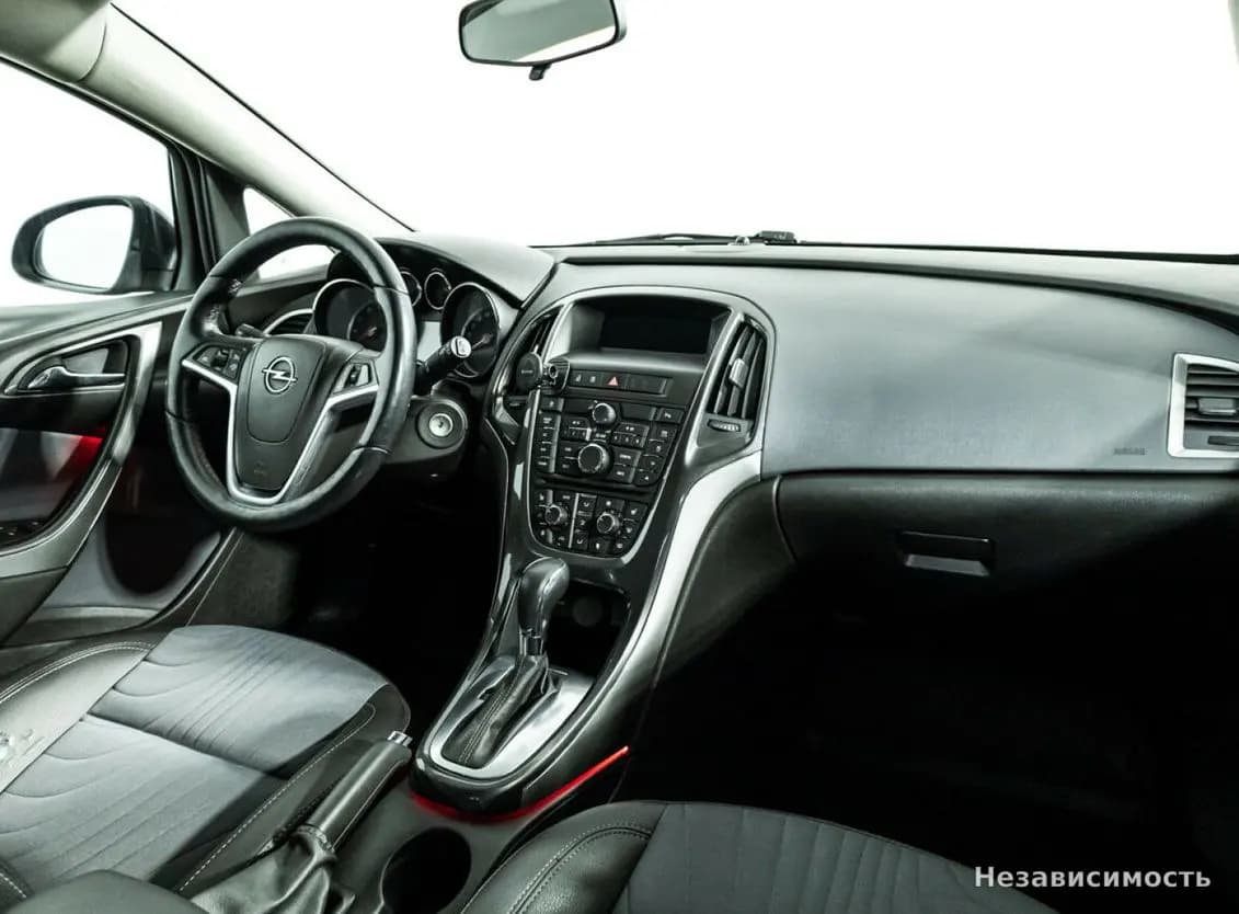 Opel Astra 2013 с пробегом — фото 7