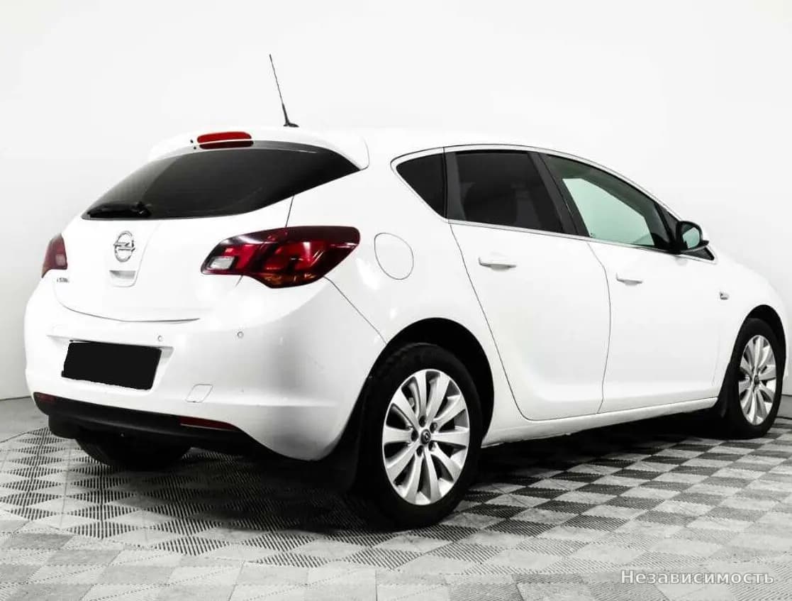 Opel Astra 2012 с пробегом — фото 4