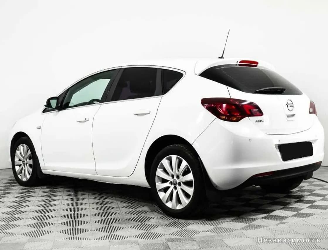 Opel Astra 2012 с пробегом — фото 6