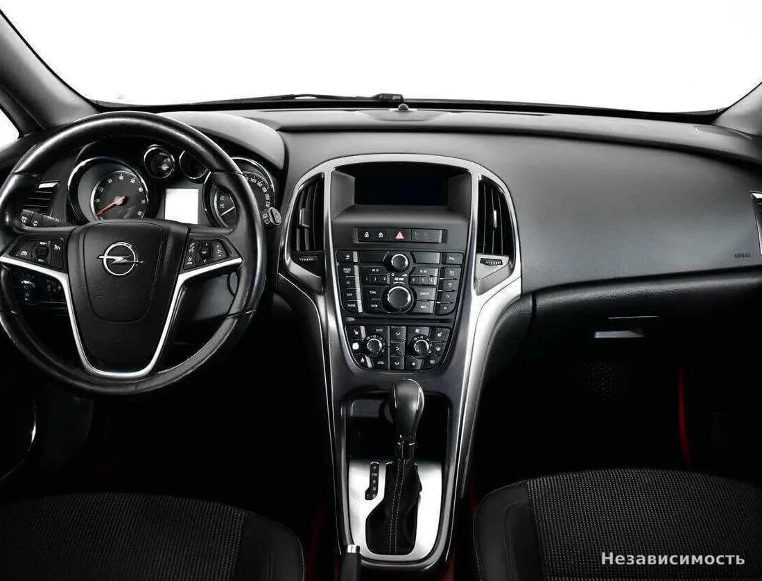 Opel Astra 2012 с пробегом — фото 10