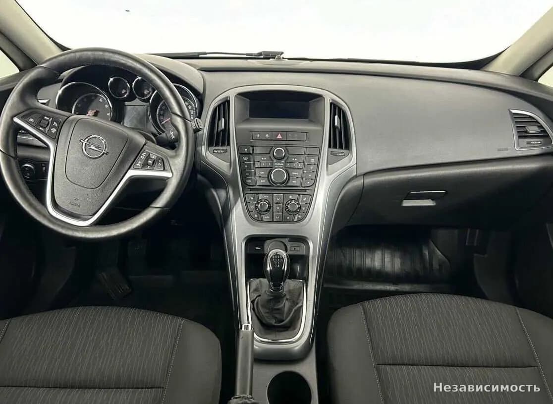 Opel Astra 2014 с пробегом — фото 7