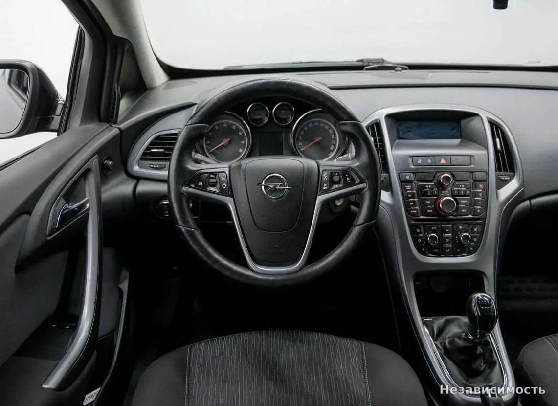 Opel Astra 2013 с пробегом — фото 10