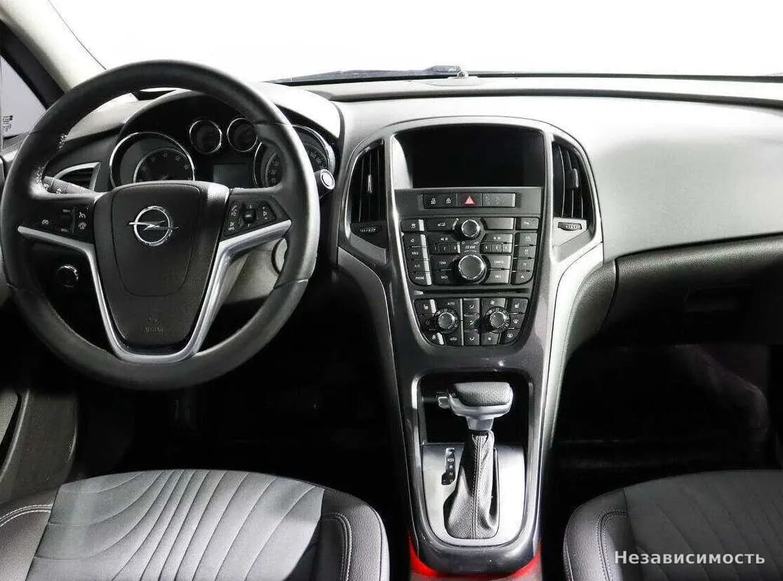 Opel Astra 2014 с пробегом — фото 10
