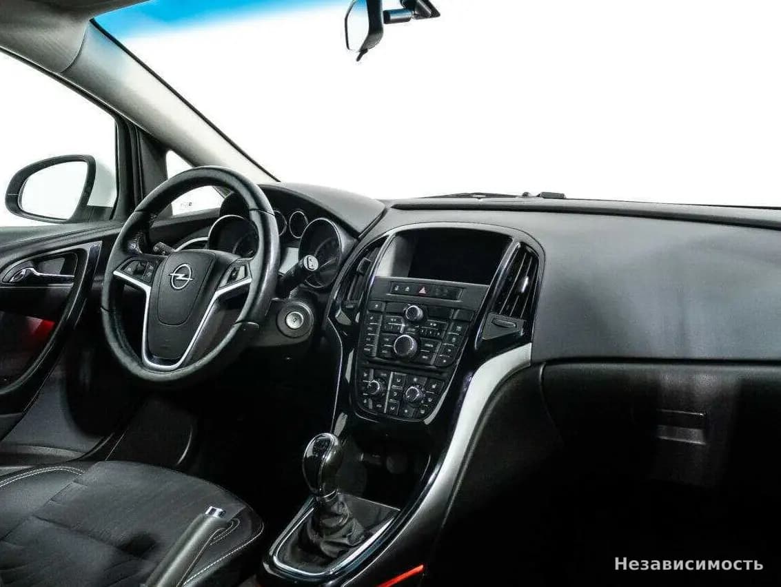 Opel Astra 2015 с пробегом — фото 9