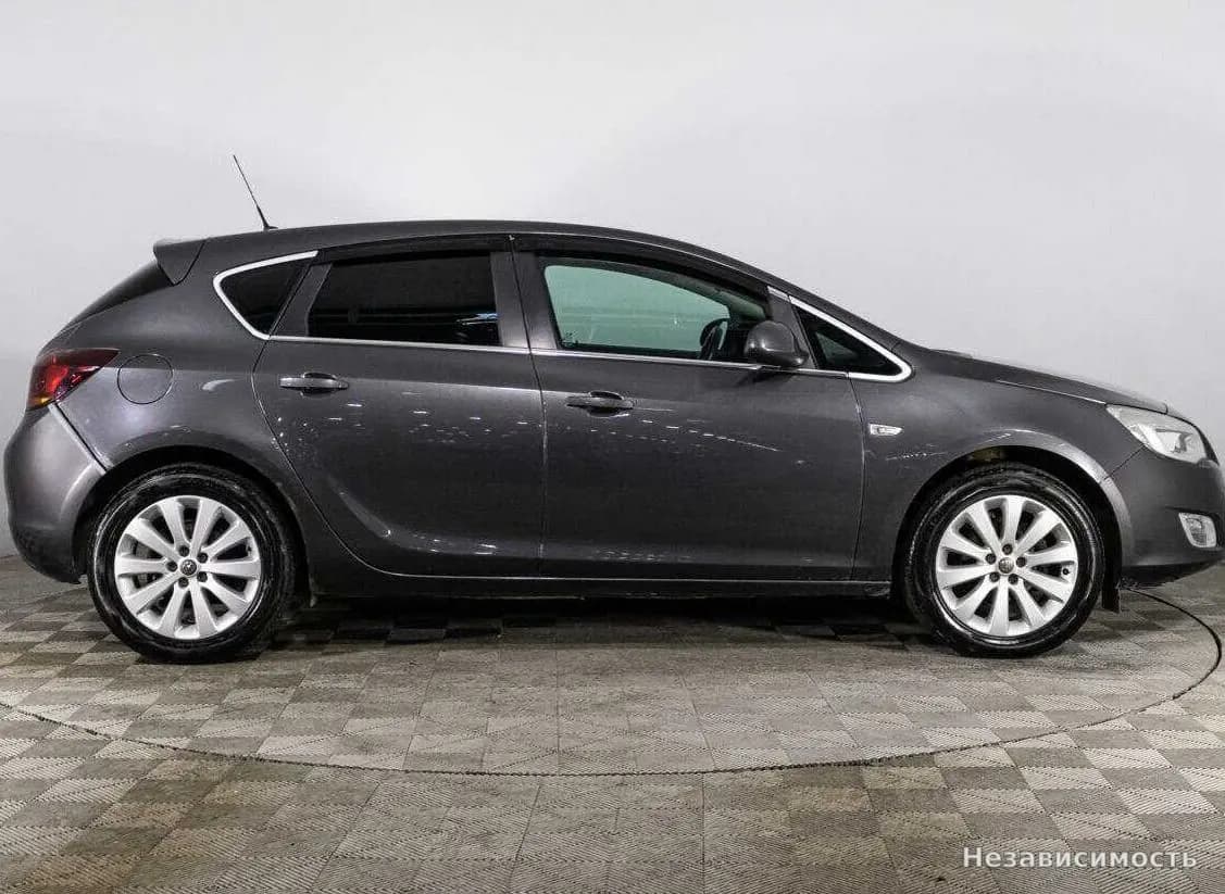 Opel Astra 2012 с пробегом — фото 4