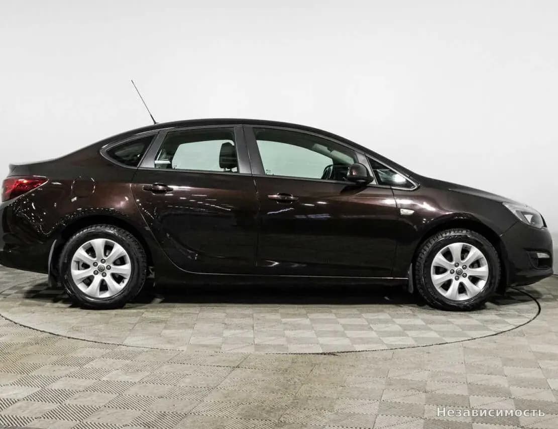 Opel Astra 2014 с пробегом — фото 4