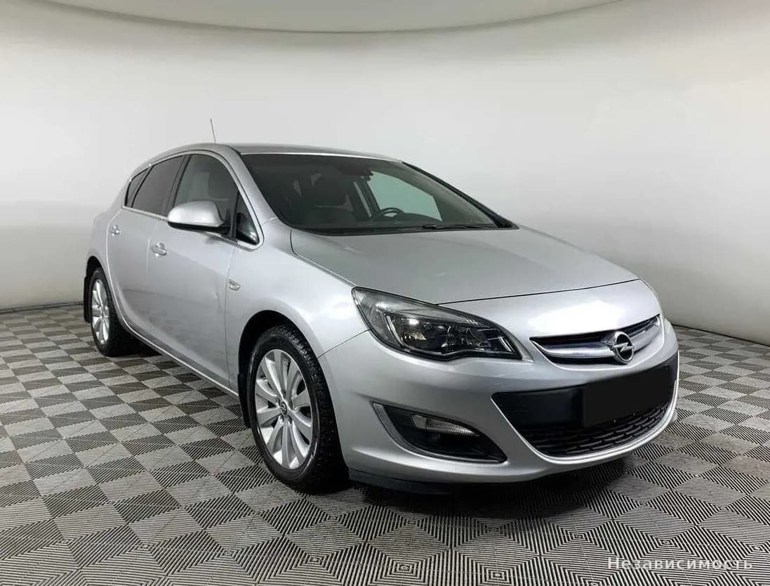 Opel Astra 2012 с пробегом — фото 3