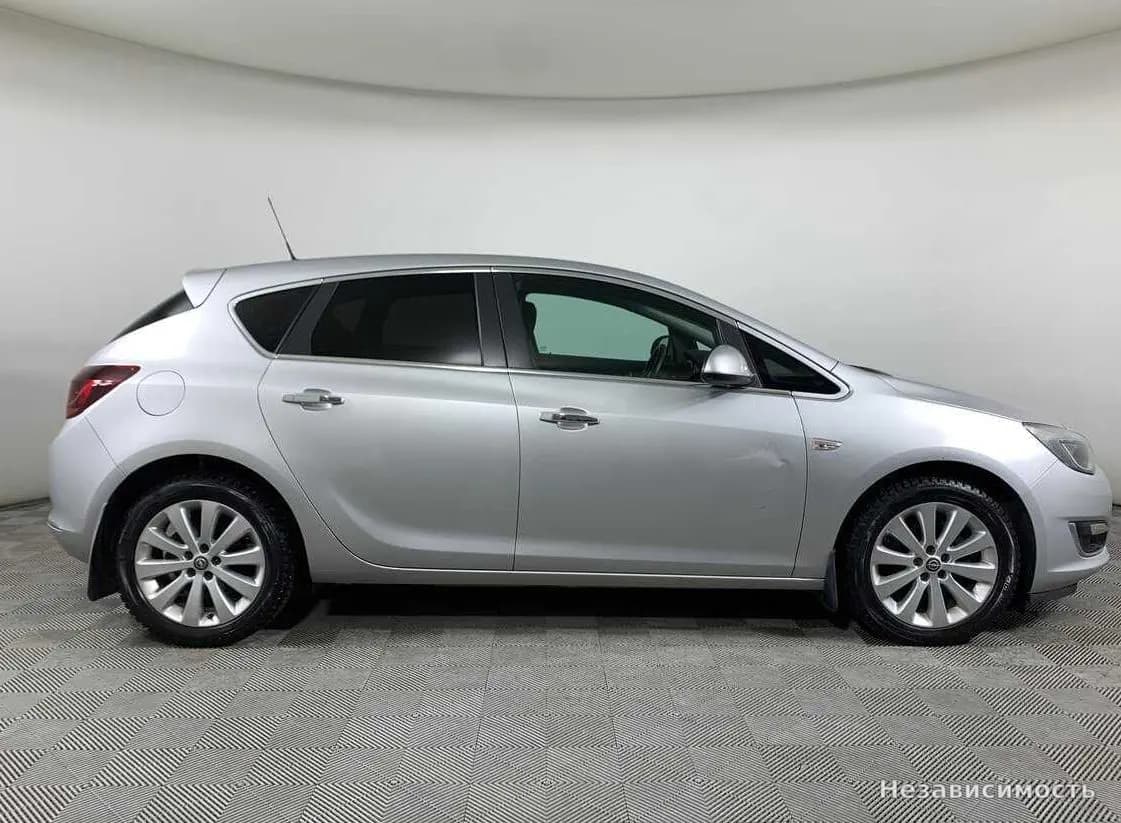 Opel Astra 2012 с пробегом — фото 4
