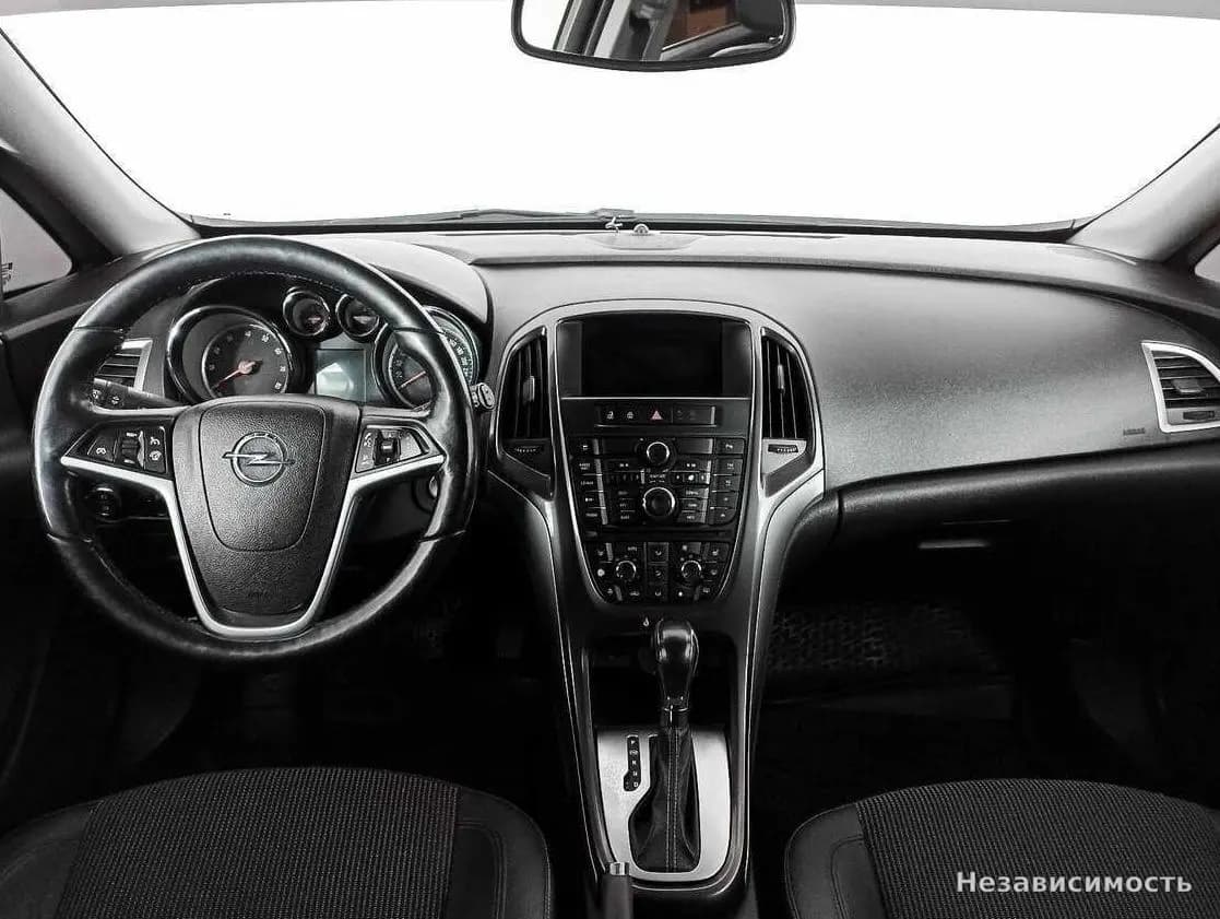 Opel Astra 2012 с пробегом — фото 10