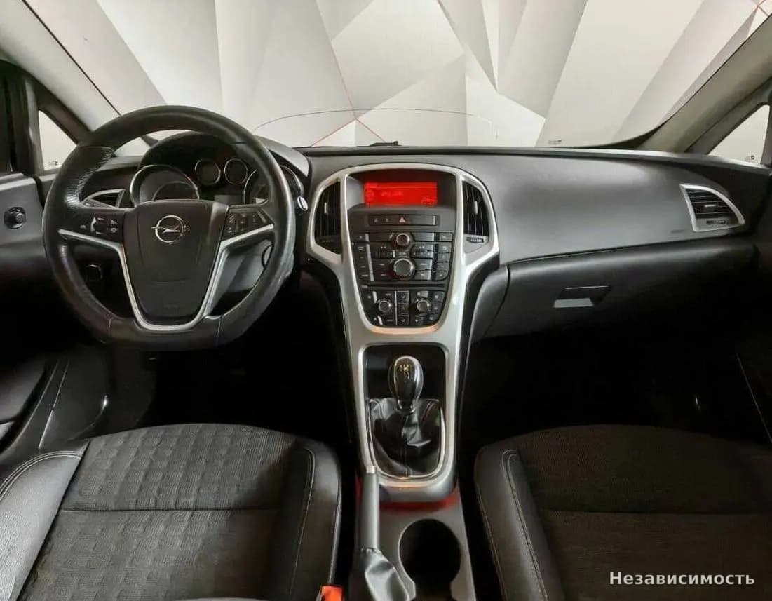 Opel Astra 2012 с пробегом — фото 10