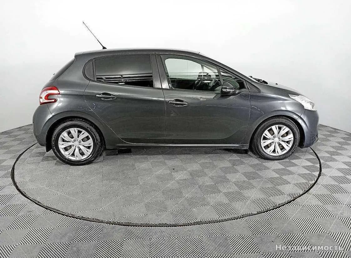 Peugeot 208 2013 с пробегом — фото 4