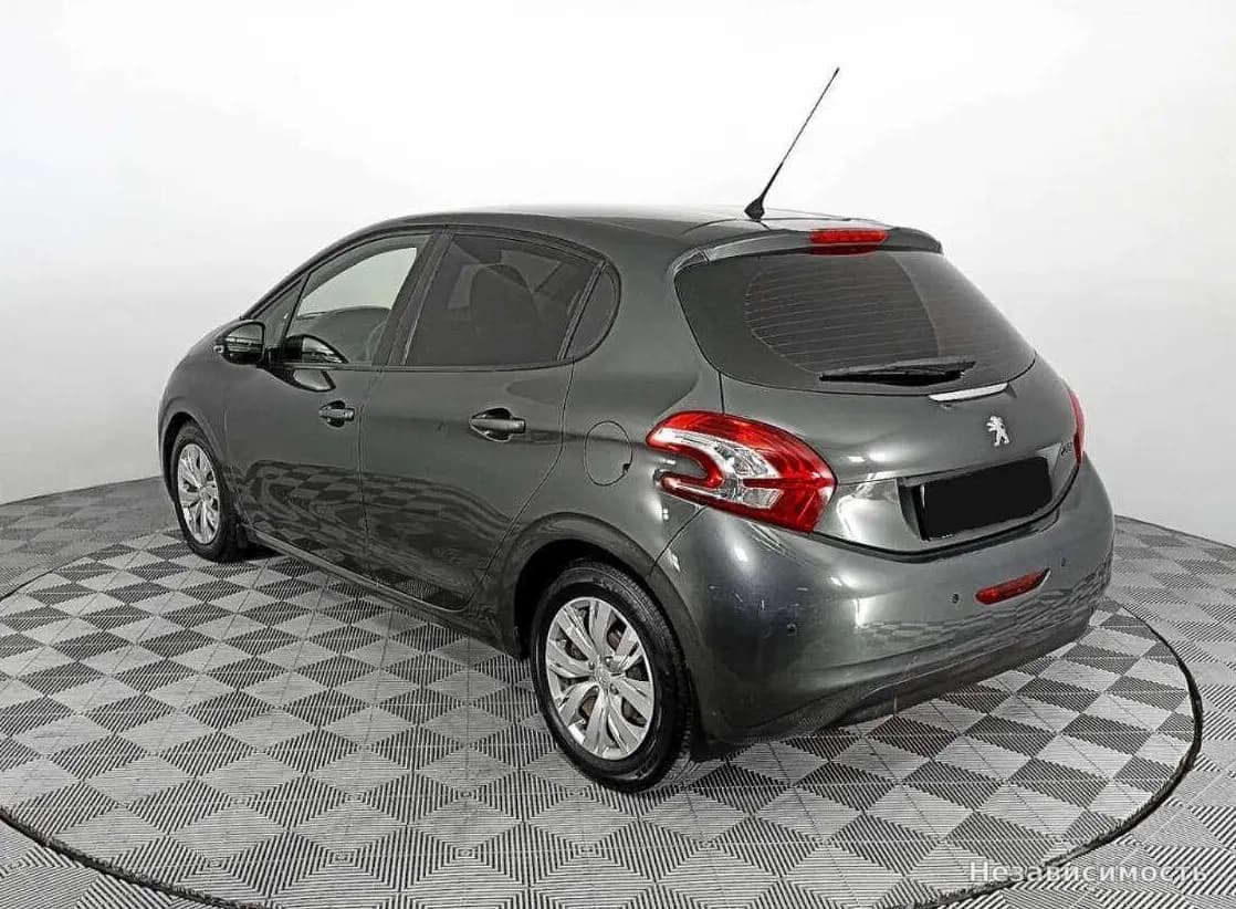 Peugeot 208 2013 с пробегом — фото 7