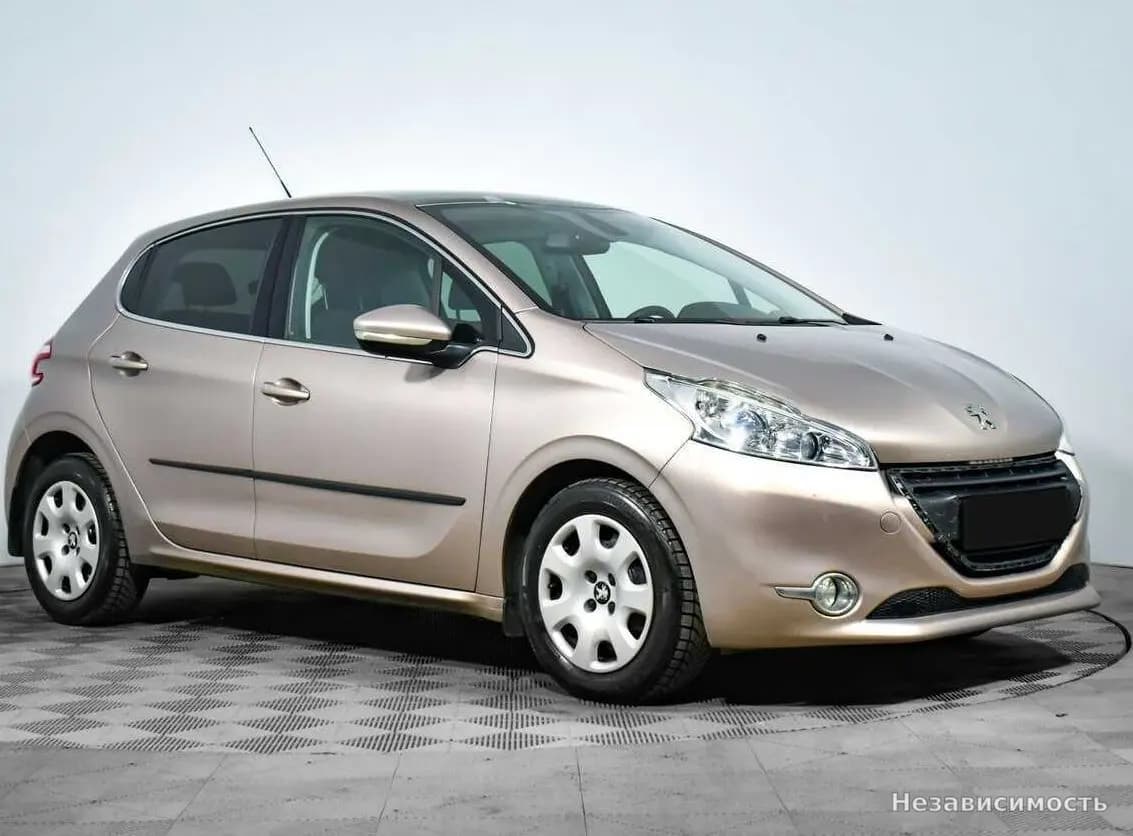 Peugeot 208 2014 с пробегом — фото 3
