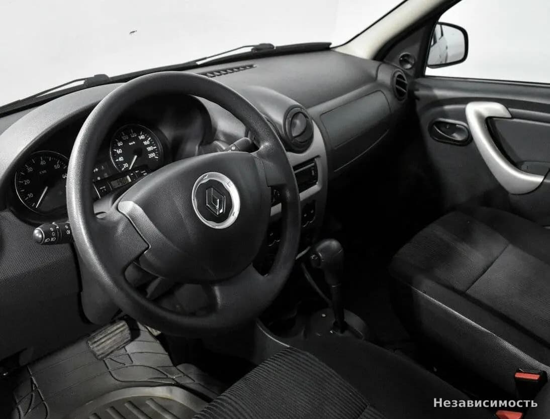 Renault Logan 2015 с пробегом — фото 9
