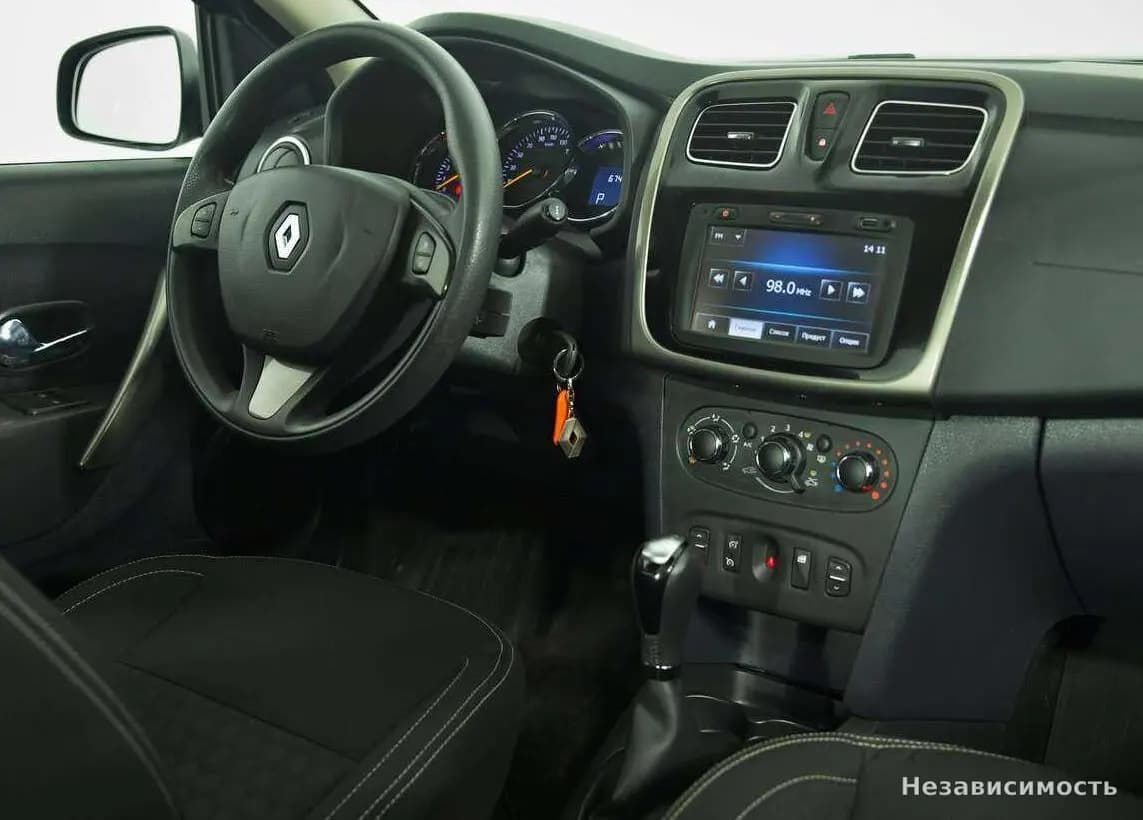 Renault Logan 2015 с пробегом — фото 9