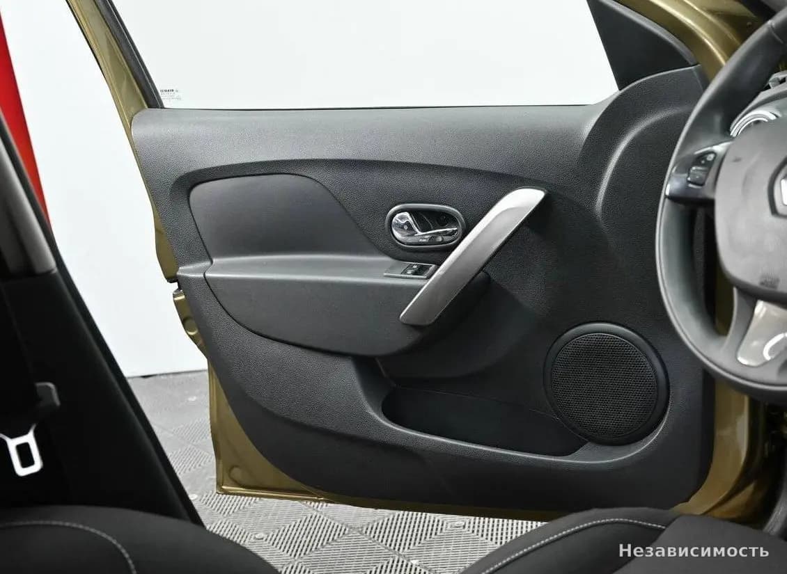 Renault Sandero 2016 с пробегом — фото 7