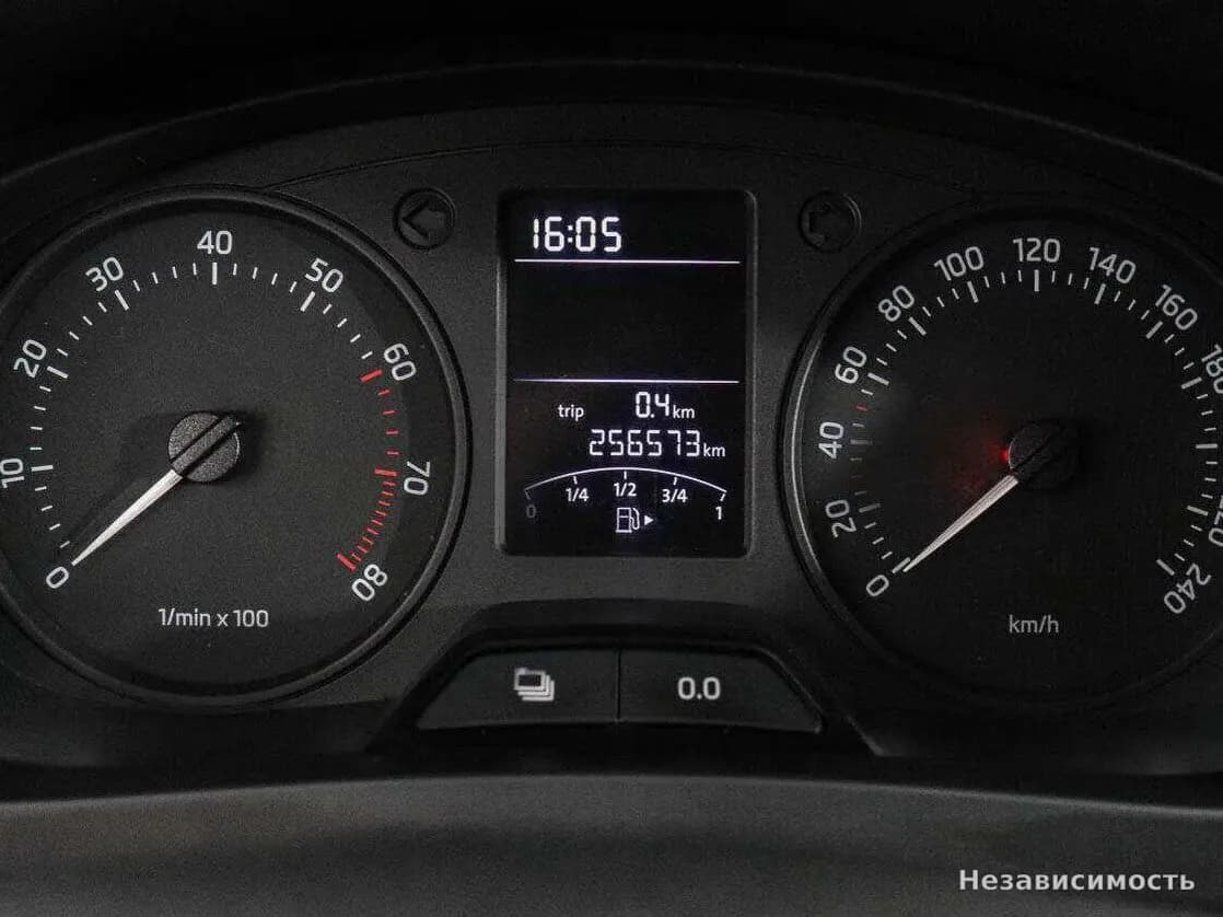 Skoda Rapid 2014 с пробегом — фото 10