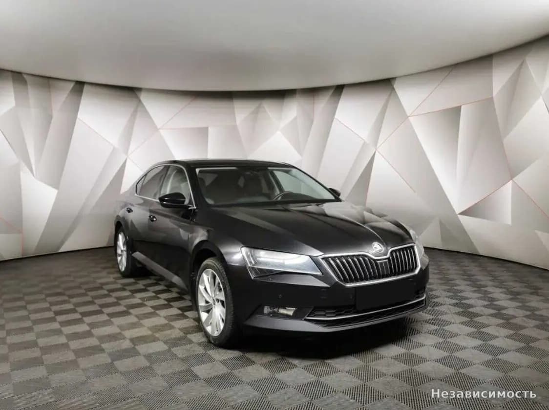 Skoda Superb 2017 с пробегом — фото 3