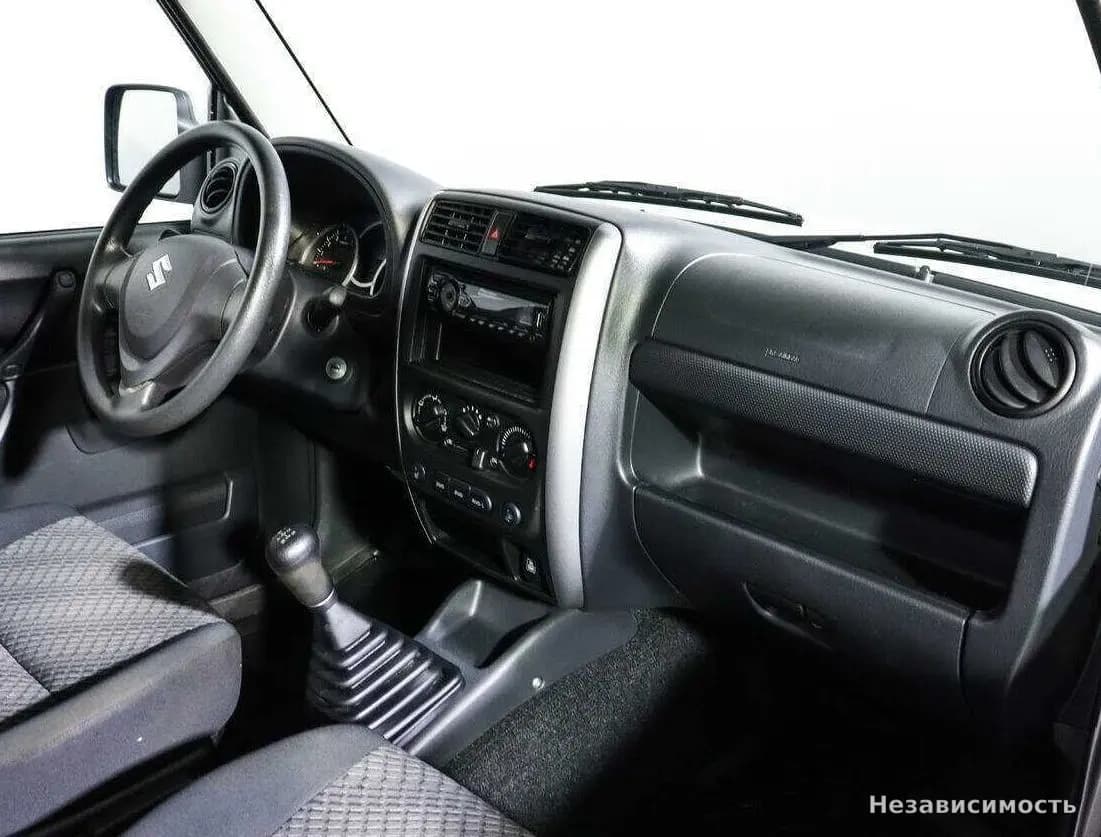 Suzuki Jimny 2018 с пробегом — фото 9