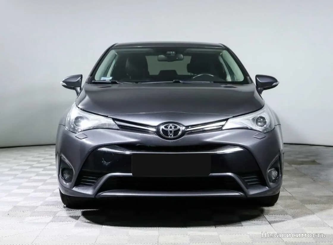 Toyota Avensis 2018 с пробегом — фото 2