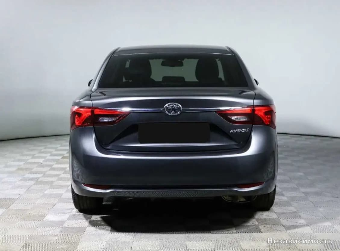 Toyota Avensis 2018 с пробегом — фото 4