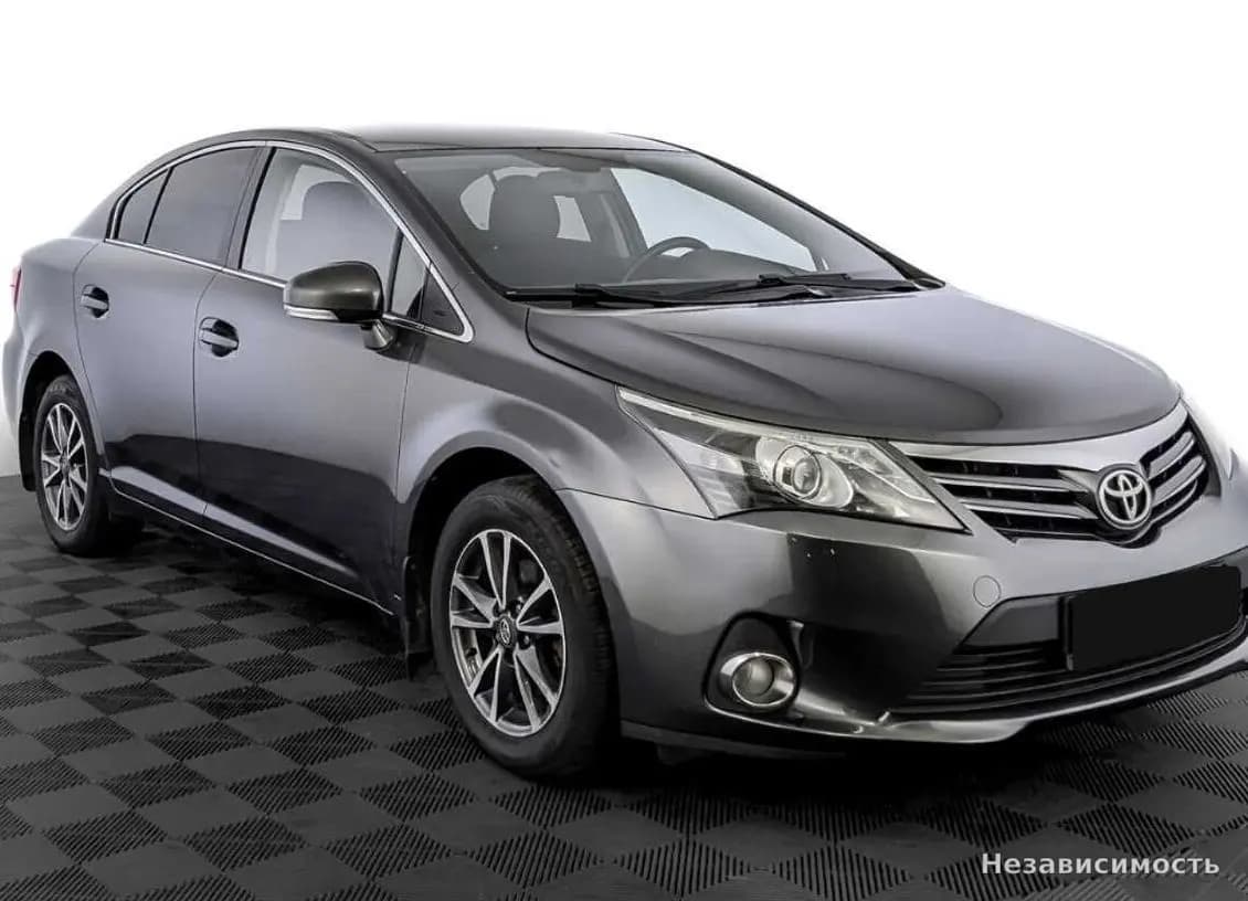 Toyota Avensis 2012 с пробегом — фото 3