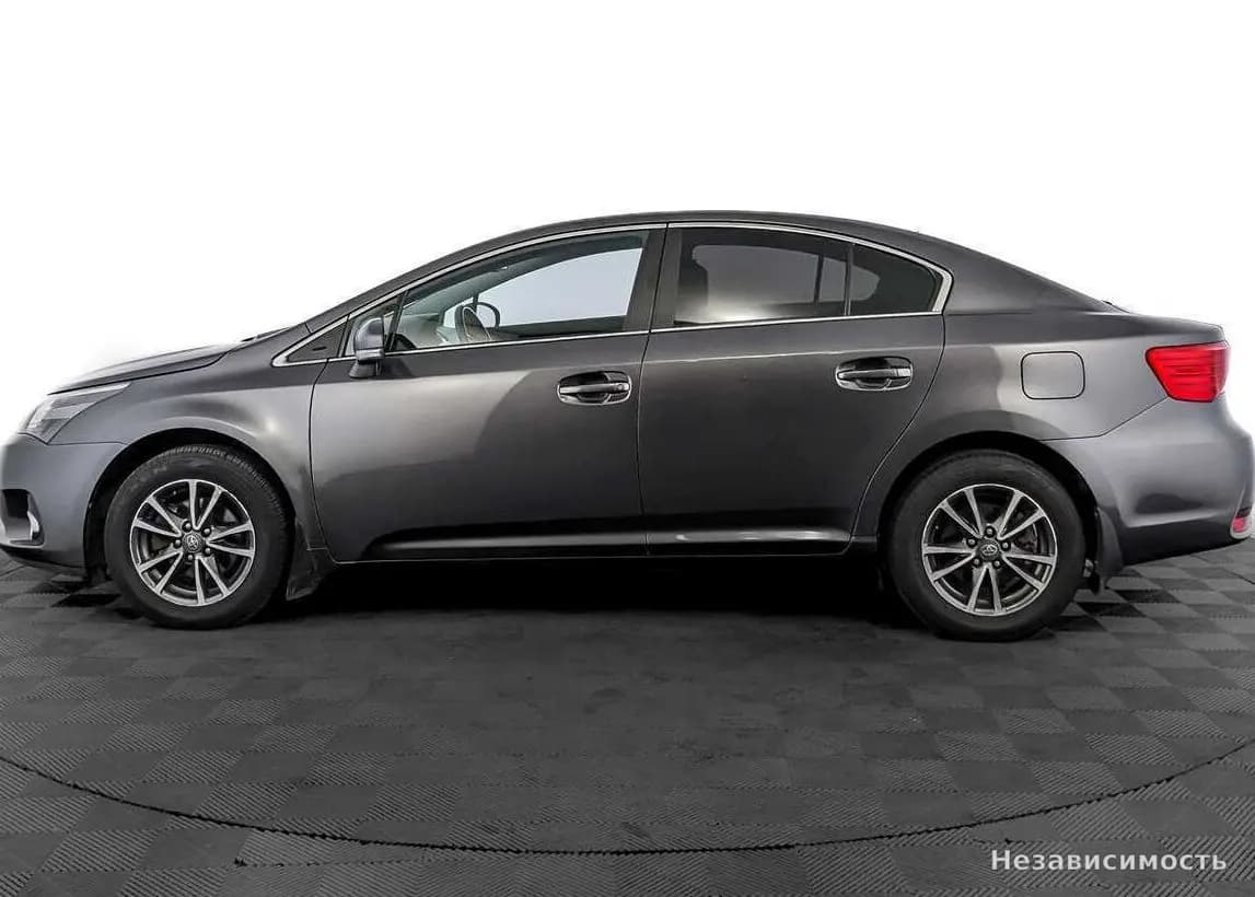 Toyota Avensis 2012 с пробегом — фото 8