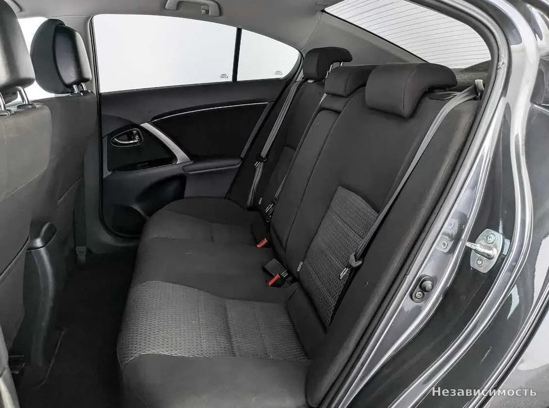 Toyota Avensis 2012 с пробегом — фото 10