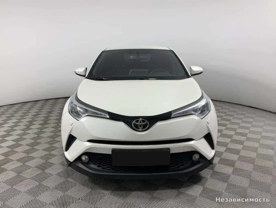 Toyota C-HR 2019 с пробегом — фото 2